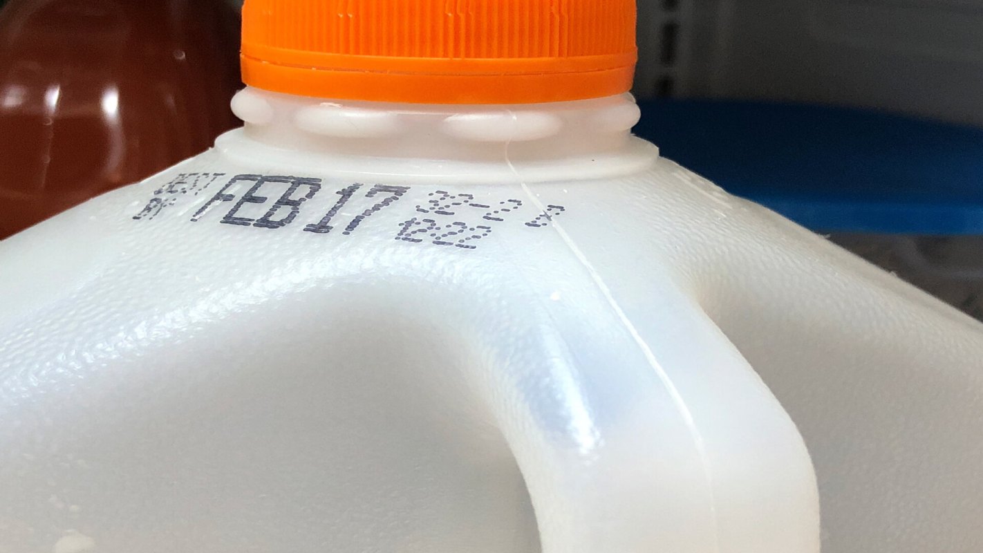 Best by date label in a food bottle