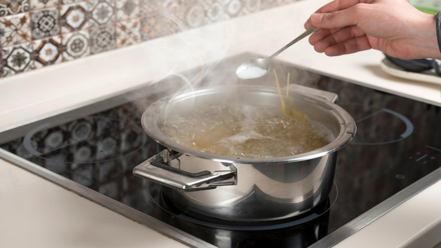 cooking in Induction stove