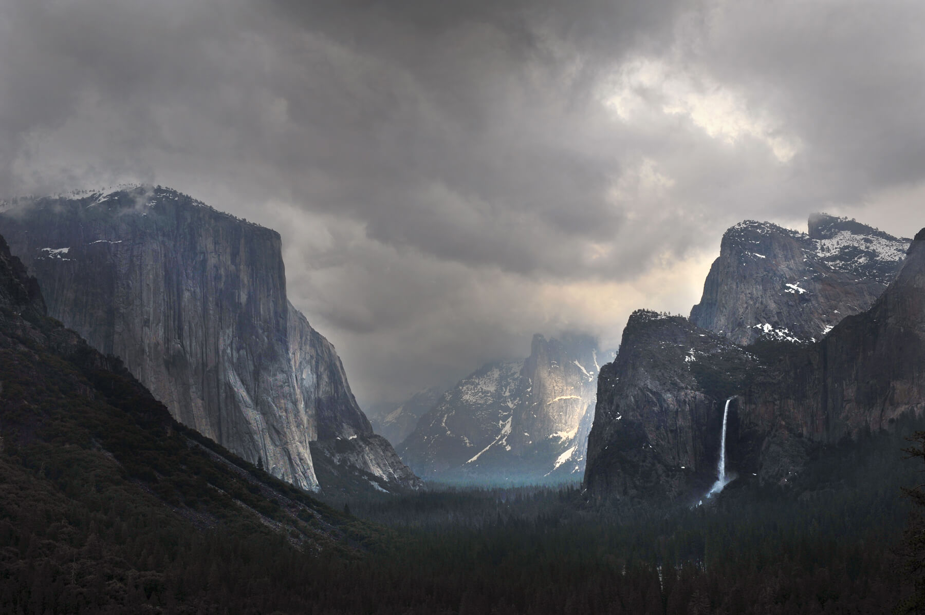 Yosemite Park's Bridalveil Fall