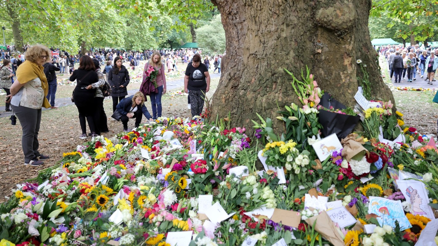 Floral tributes: What happens to the flowers left at Buckingham Palace?