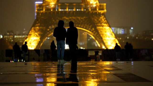 France is cutting off light for energy sobriety