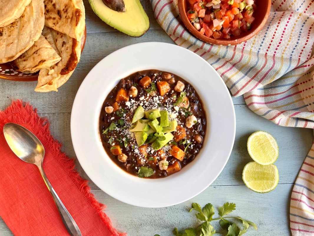 Delicious recipe hominy and black beans
