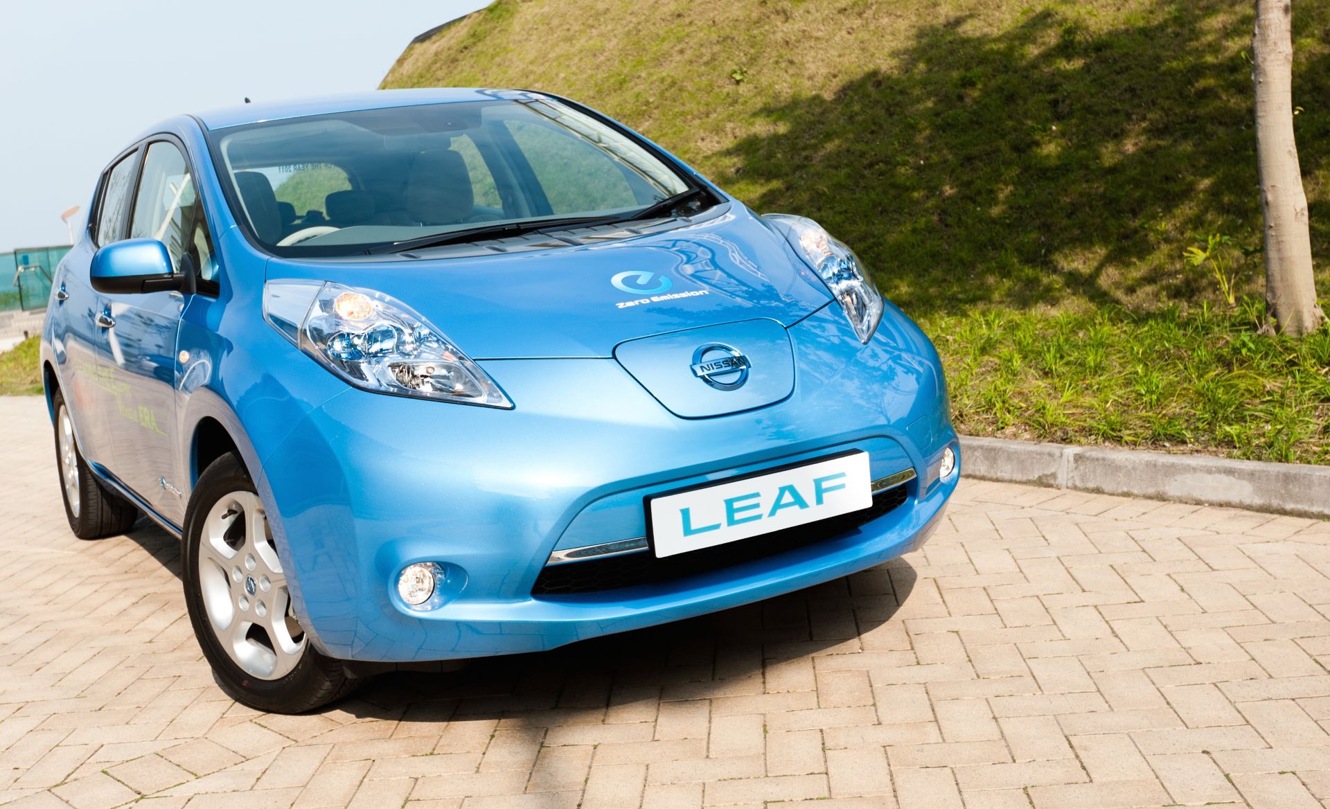 Nissan shop leaf solar