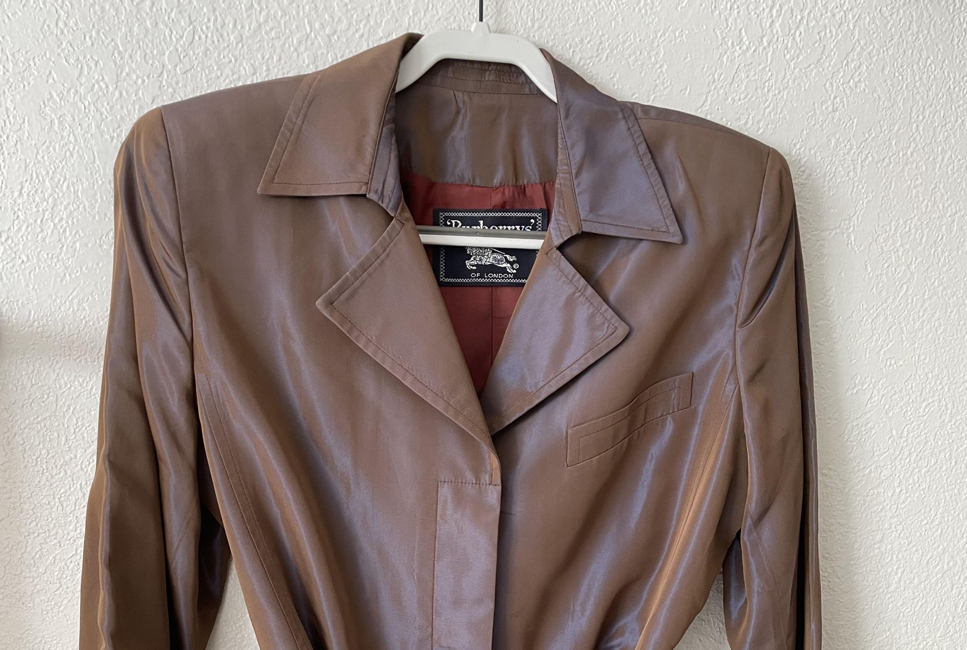 Redditor pays only $20 for silk Burberry jacket at the thrift store