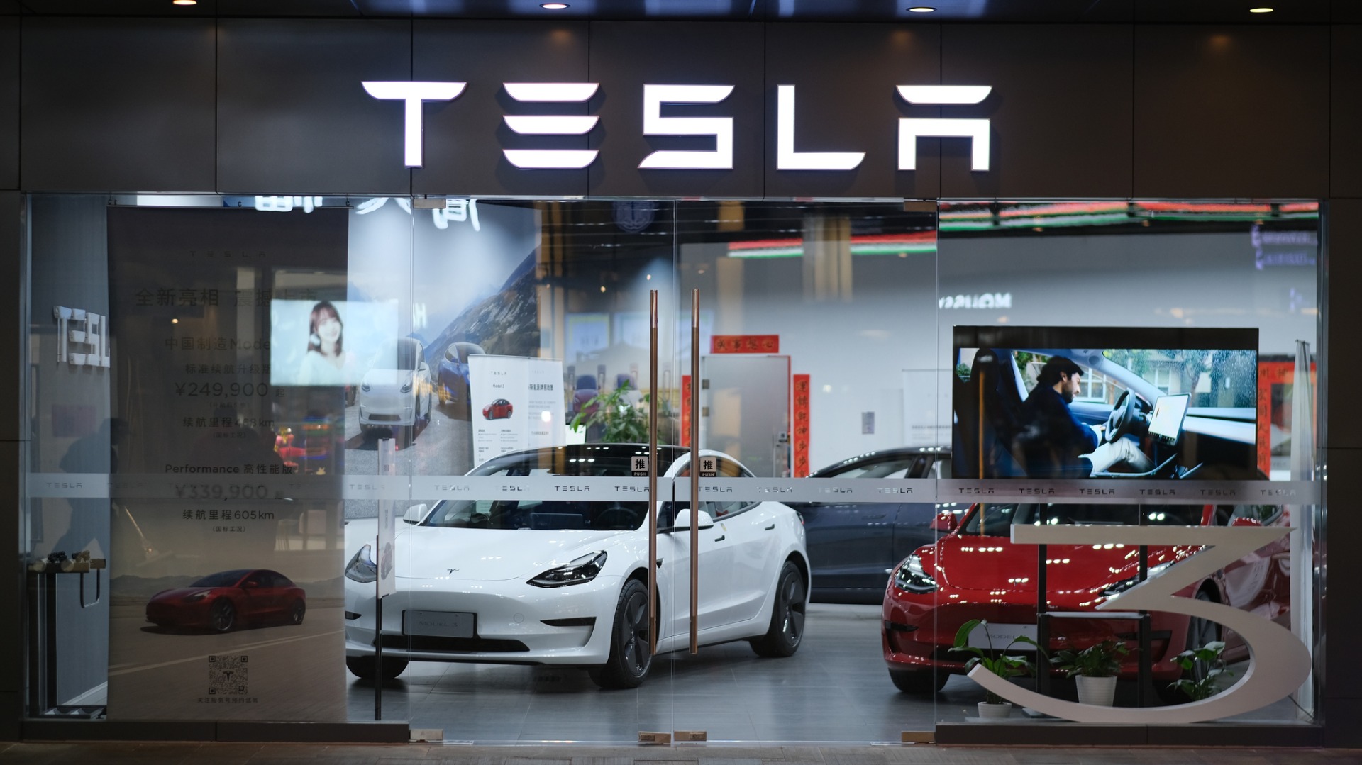 Tesla Electric helps you save money on monthly power bills