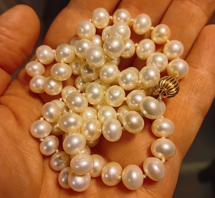 Pearl necklace in thrift shop