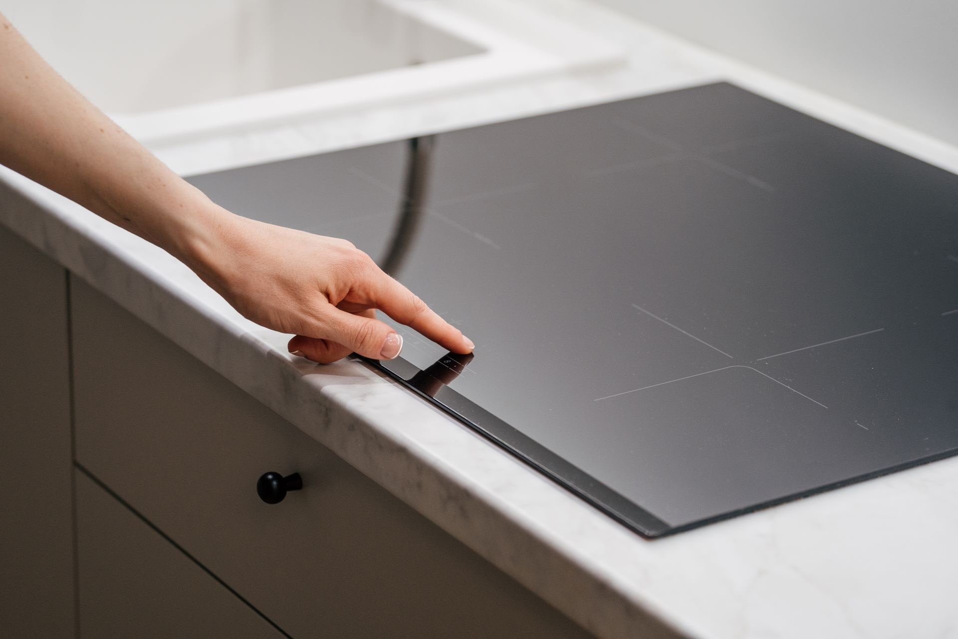 What is an induction stove? All the pros & cons of induction cooking