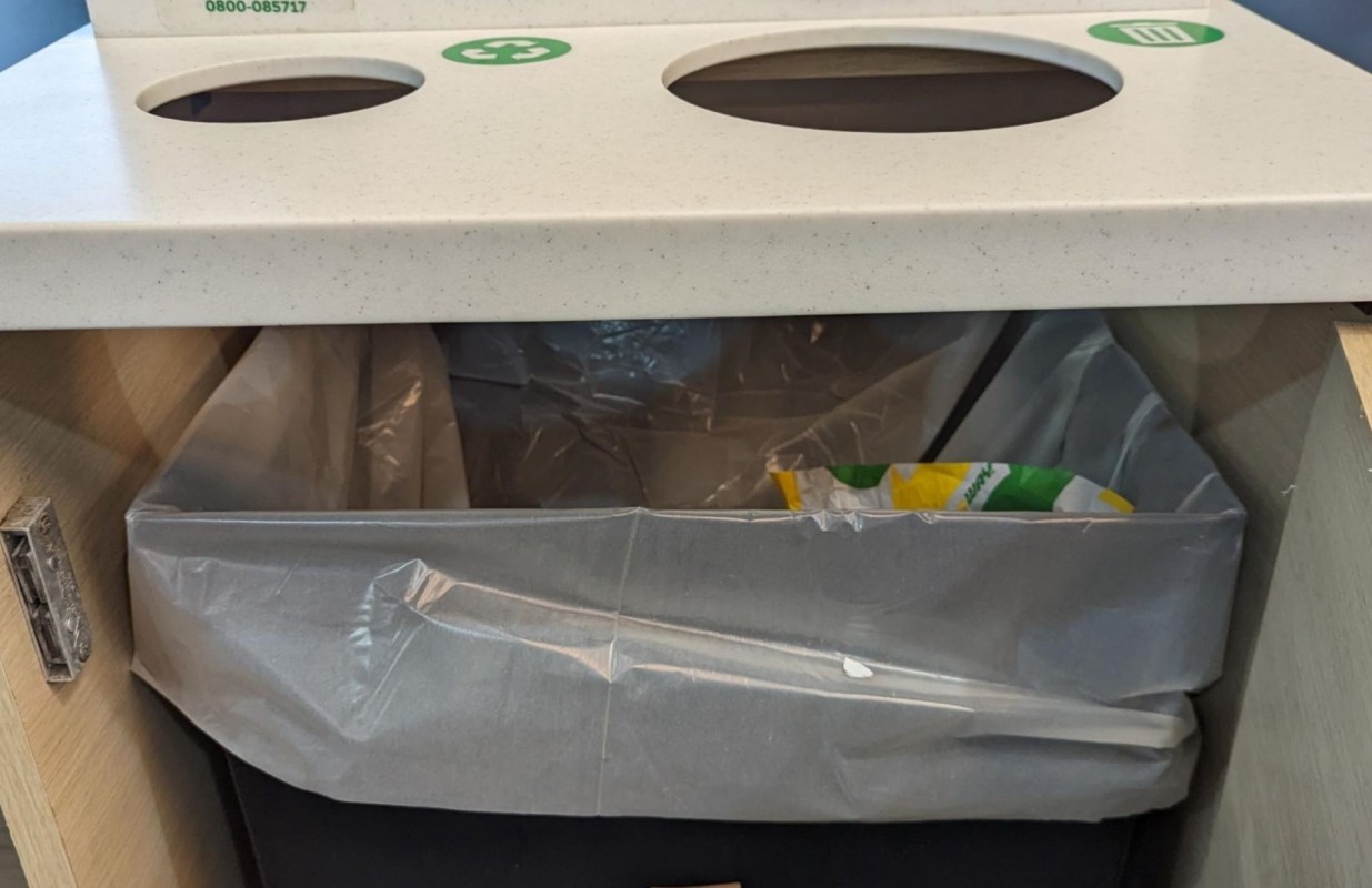 Subway, Greenwashing recycling trash can