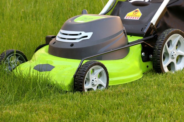 Toro electric lawn mower