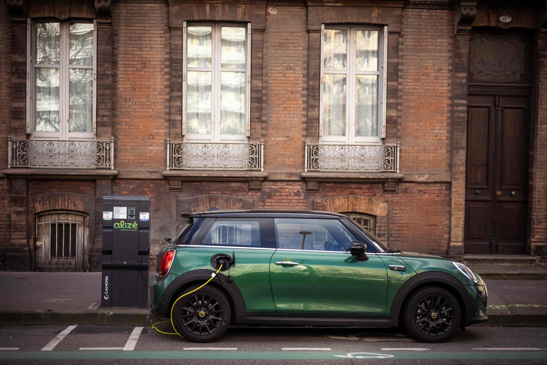 MIN unveils solar power EV charging station in Cape Town