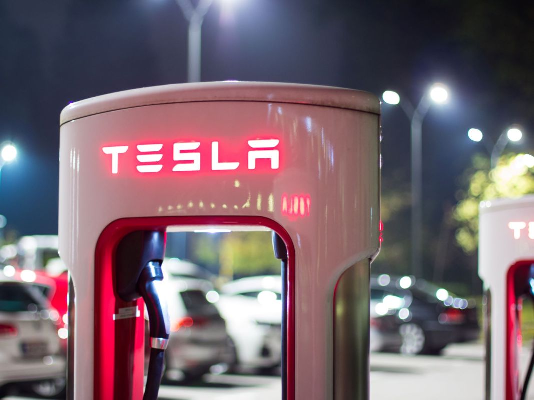 Lawsuit against Tesla over Model S software updates