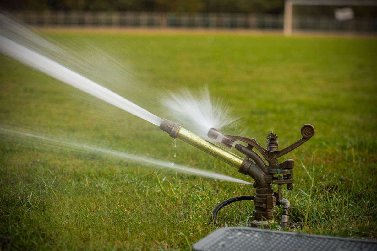HOA's sprinkler causes water damage
