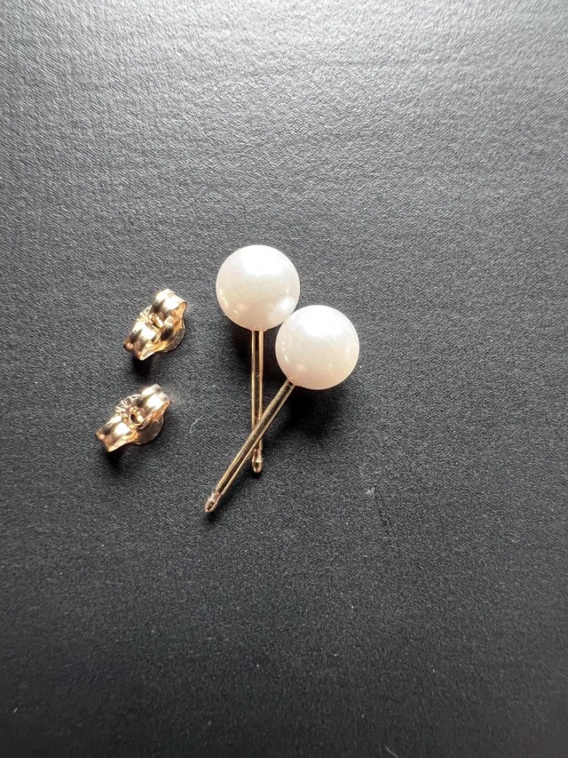Redditor finds real pearl earrings in a 50-cent thrifted jewelry box