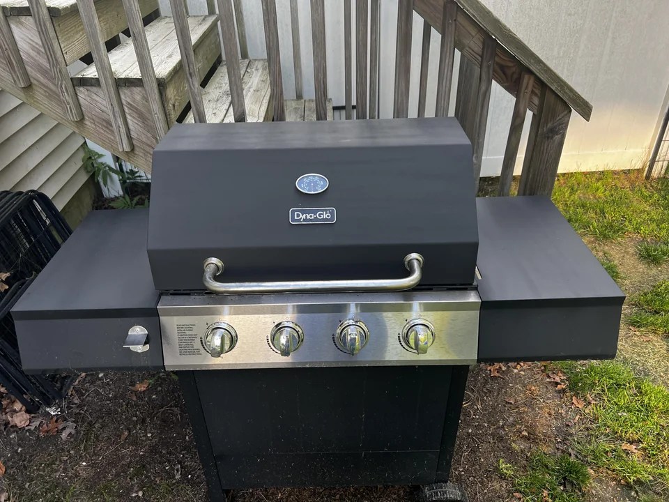 DIYer shows restoration transformation of neglected rusty grill