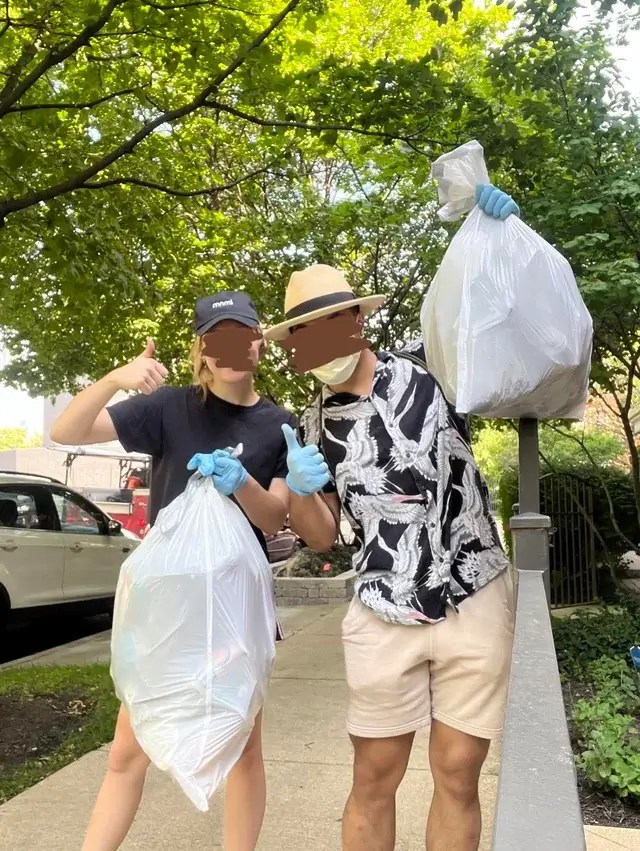 Chicago couple cleaning their city