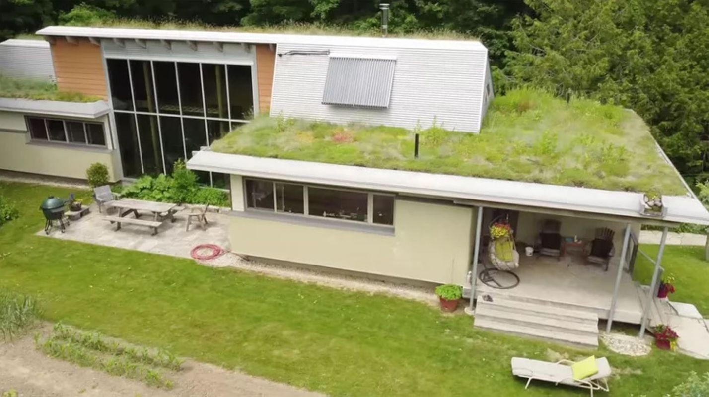 Minimalist solar-powered dream home