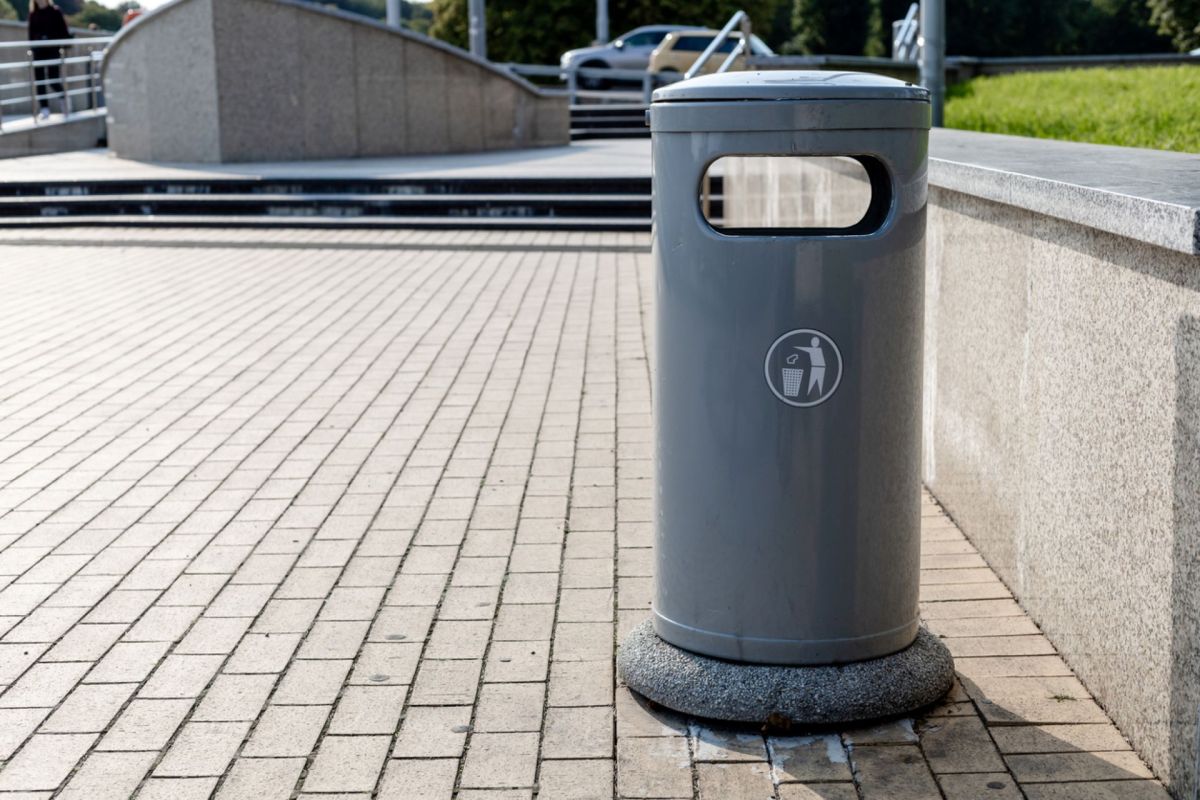 Vancouver, New method for dealing with public trash cans