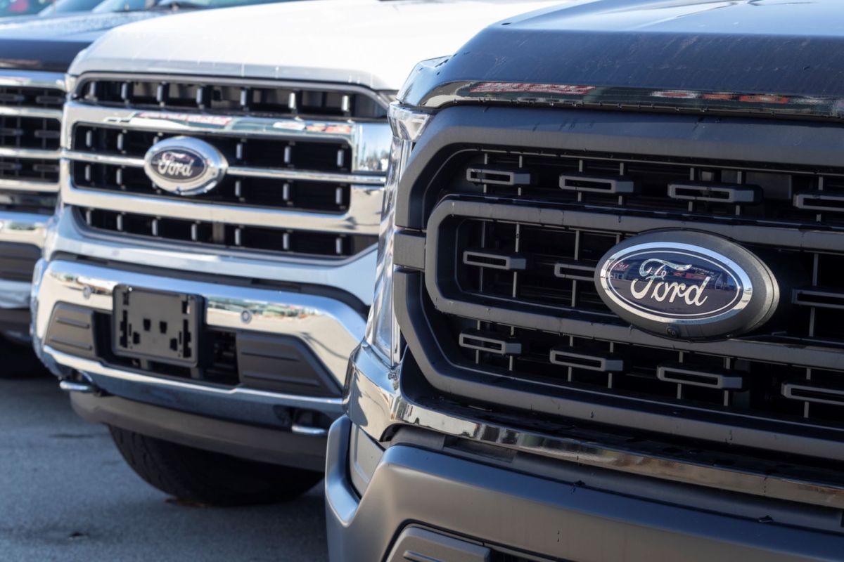 Ford and Chevy trucks using energy storage technology to power homes during a blackout
