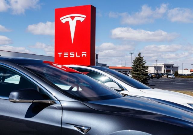 Agency model, Tesla’s unique business model