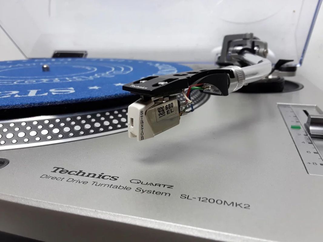 Thrift shopper snags $700 turntable for an unbelievably low price