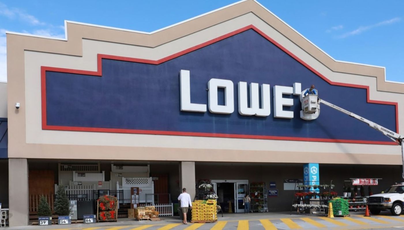 Outraged Lowe's customer calls out their local store over allegedly mislabeling plants