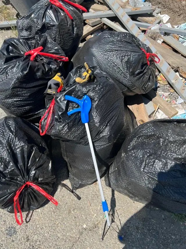 Oakland litter cleanup