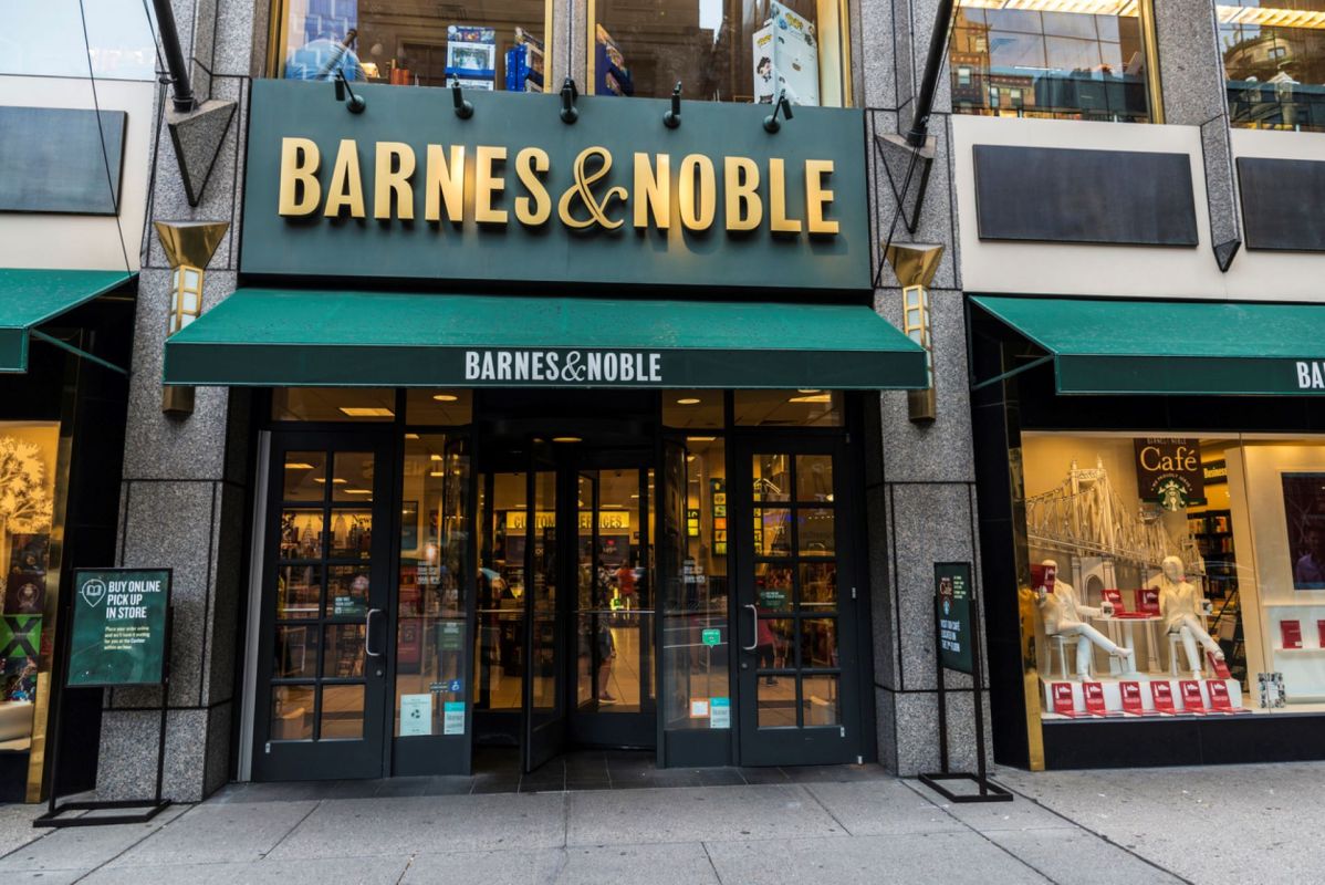 Barnes & Noble faces backlash over photo