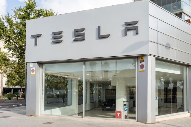 Tesla Files employees-leaking-data