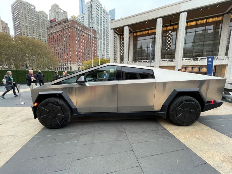 Why don't we see more stainless steel cars?