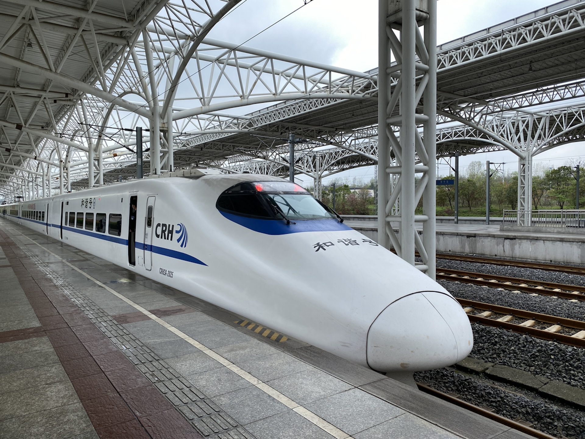 China's high-speed rail network just reached an incredible new