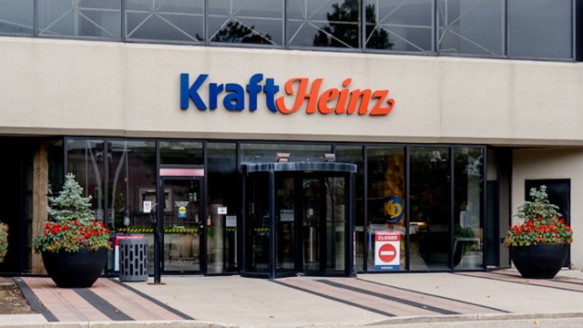 As a shareholder, I’m worried the company’s brand value, which directly affects sales and the stock price, could be hit hard by lawsuits on false advertising.”