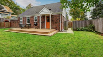 This low-maintenance, eco-friendly alternative to conventional grass lawns offers several benefits for both the homeowner and the environment.