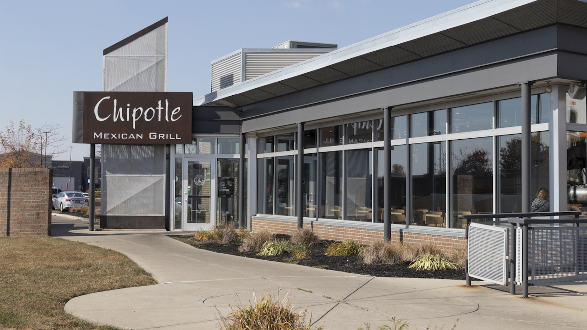 Bystander disturbed after witnessing startling disposal policy at