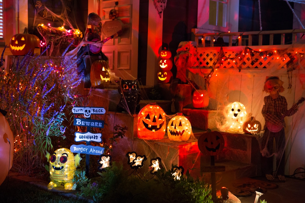 Local calls out 'horrid' Halloween decor over major safety concerns 'I