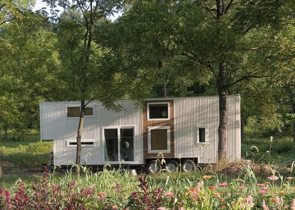 Homeowner proves size doesn't matter with photo of beautiful custom ...