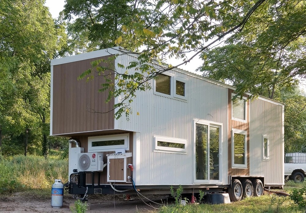 Homeowner proves size doesn't matter with photo of beautiful custom ...