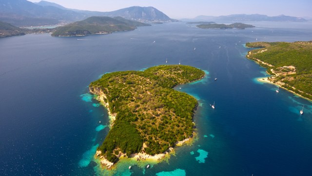 Greek Prime Minister Kyriakos Mitsotakis shared that this investment will "allow the islands to achieve their ecological transition."