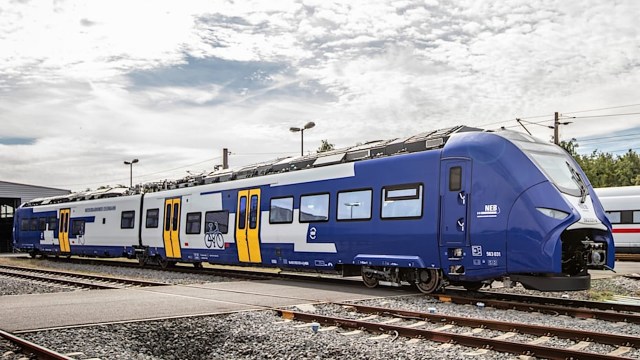 These trains operate as "bi-mode" vehicles, running on overhead electric wires where available and switching to battery power on non-electrified sections of the track.