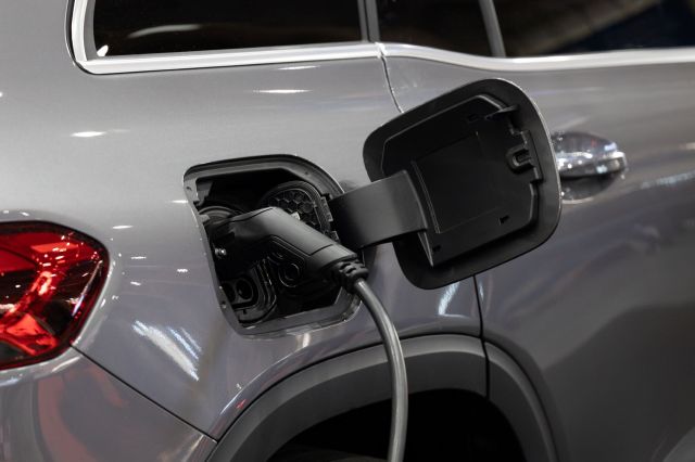 "It is better to pursue high-voltage charging."