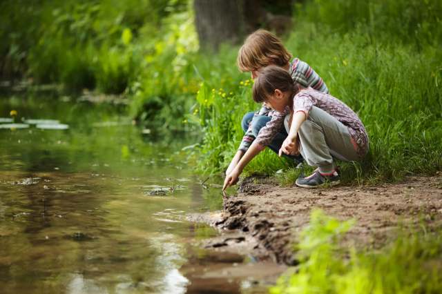 Researchers performed a cross-sectional study involving 1,151 participants from the ages of 6 to 18.