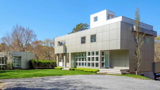 Architects assembled the building on the property like a puzzle.