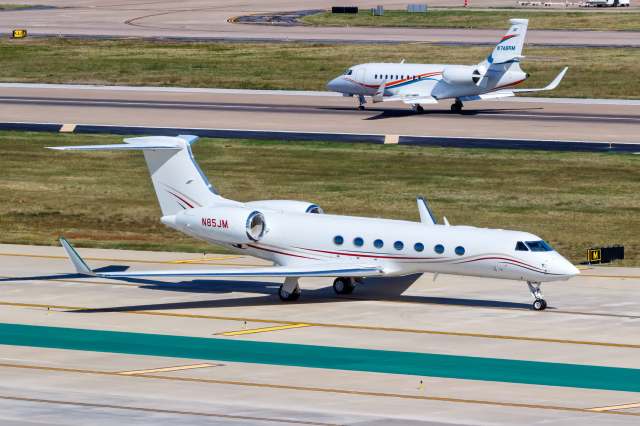 "There was debris flying out the window from the jet exhaust."