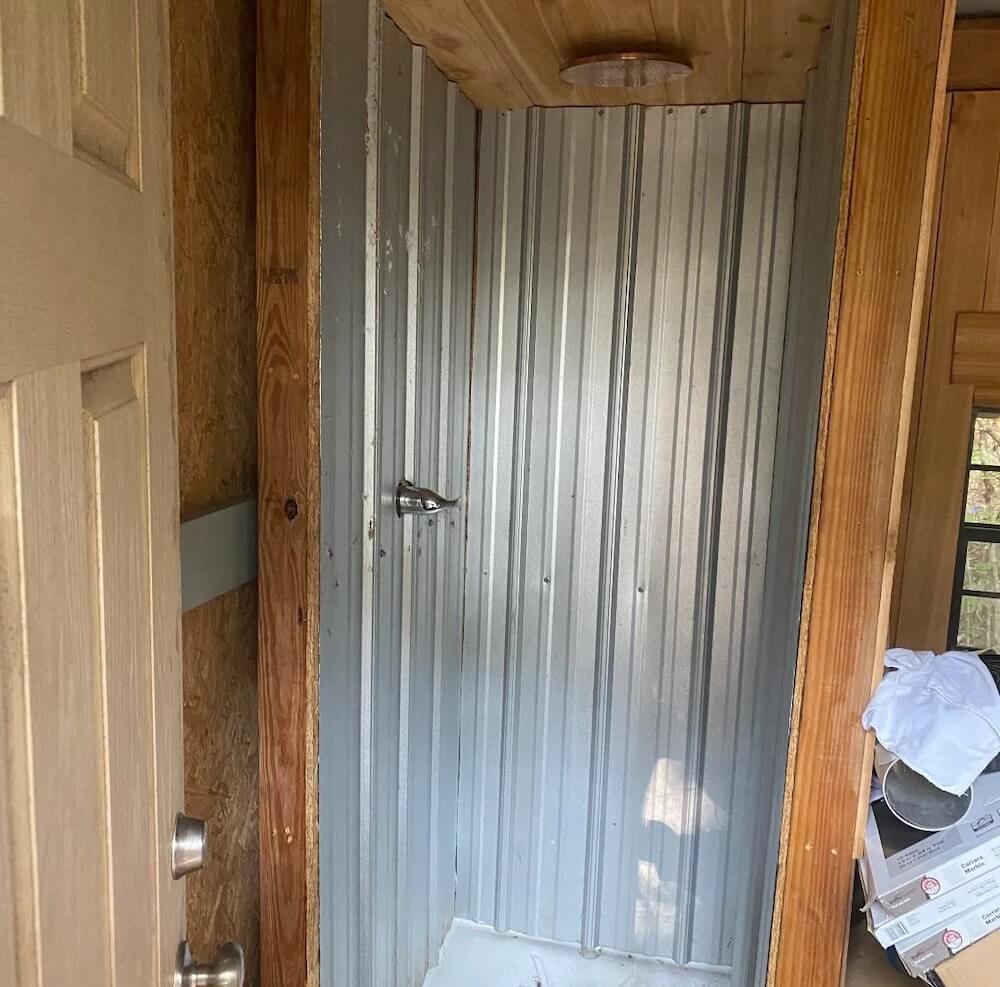 Image showcasing Best Off-Grid Plumbing Solutions for Your Home