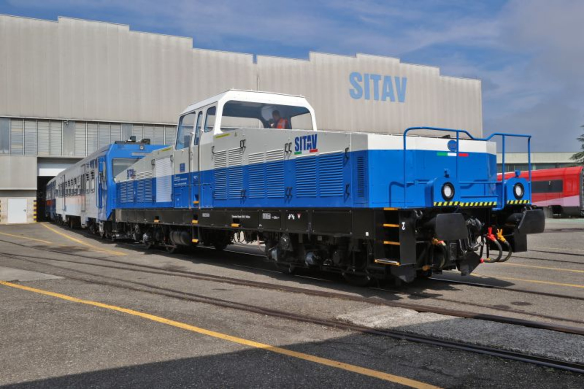 Italy's SITAV Unveils Hydrogen-Powered Locomotive to Transform Rail Travel