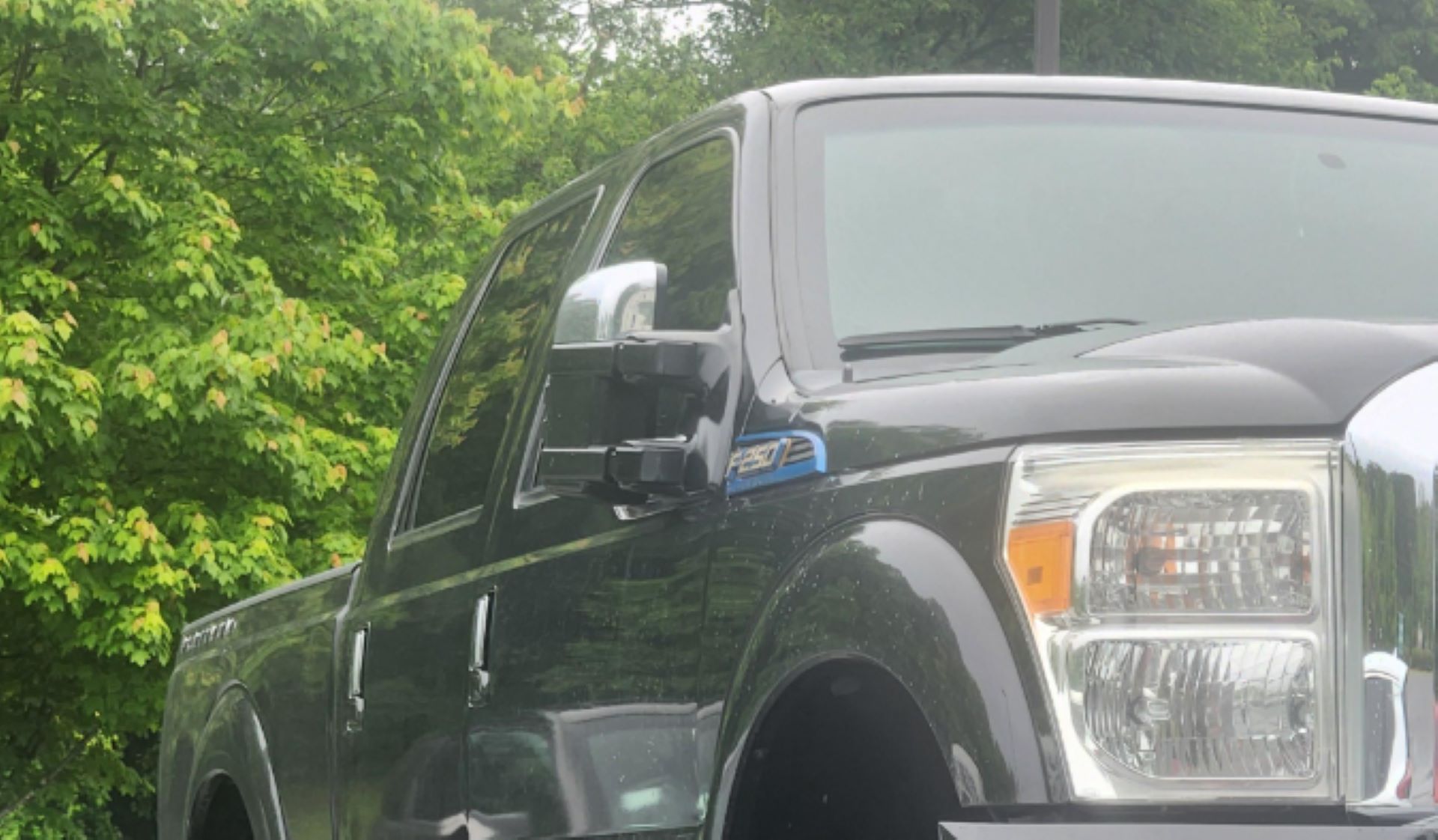 Driver shares frustrating photo of concerning trend taking over roads: 'Technically illegal'