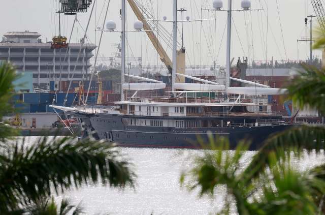 Bezos' yacht measures in at 417 feet long and has a 250-foot support ship.