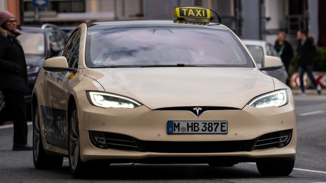 Before the price hike, the first weeks of Tesla’s new driverless venture hit a few speed bumps.