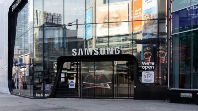 "I was at the Samsung store ... digging for phones."