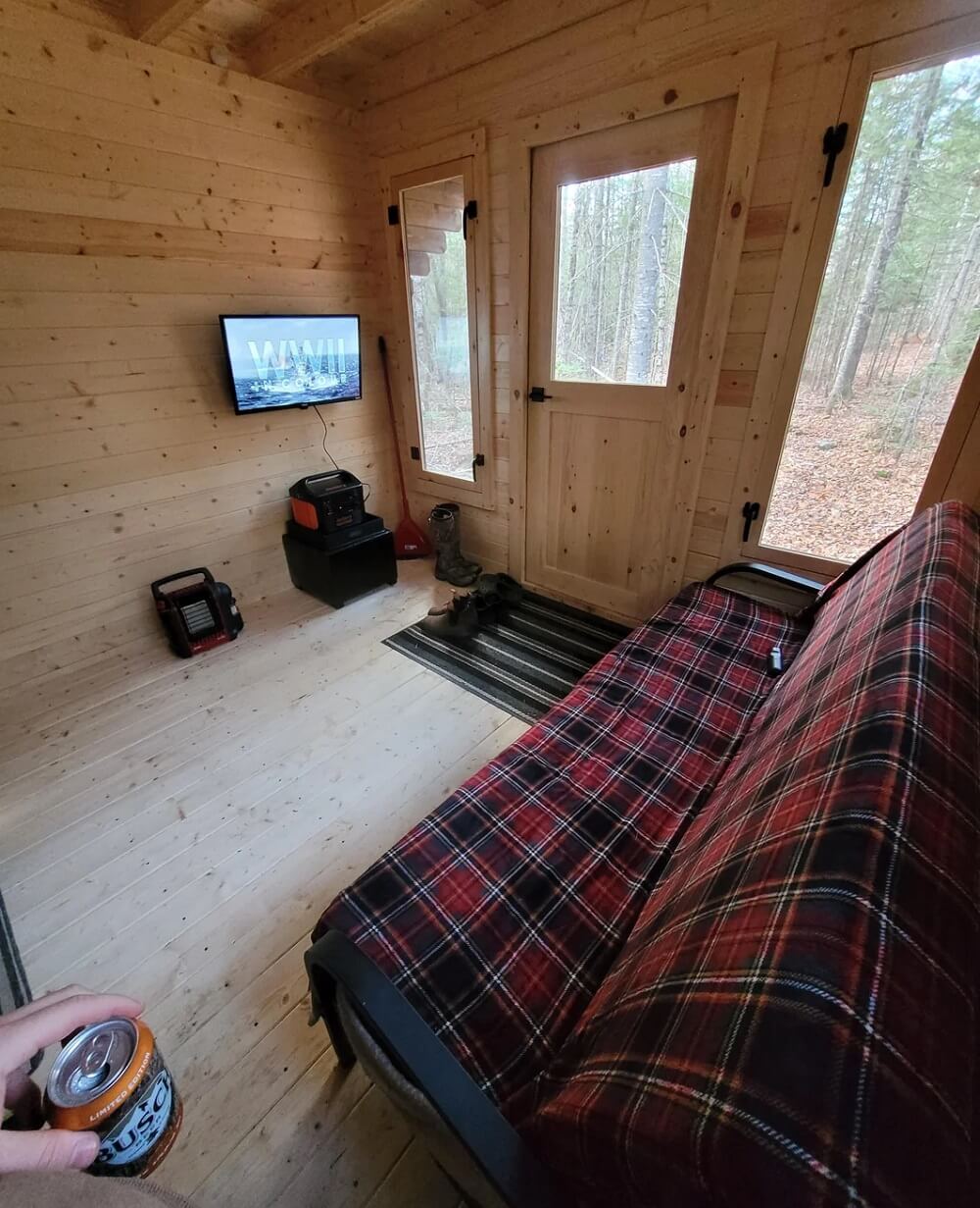Curated visual reference: Visual Reference: Proud Homeowner Shares Inside Look At Impressive Off Grid Cabin
