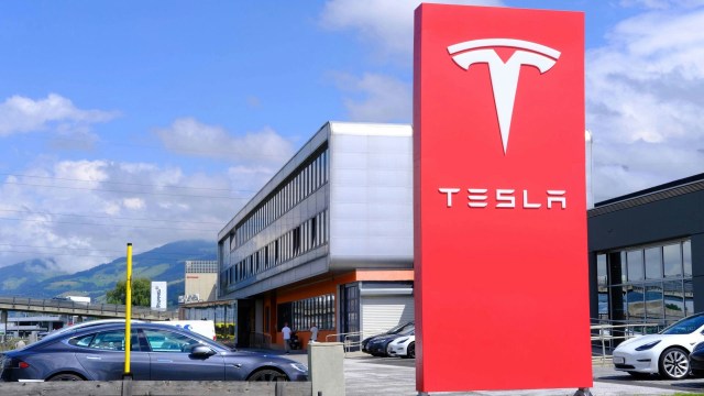 Tesla's pivot and continued talent exodus are raising serious questions.